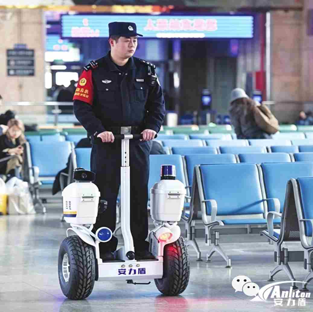 驾驶平衡车巡逻！太原火车站“风火轮”上岗，智慧警务开启加速度