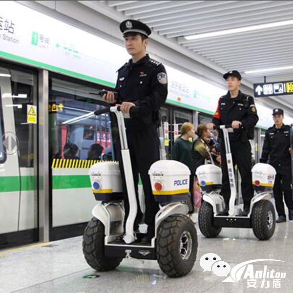 警用平衡车.jpg