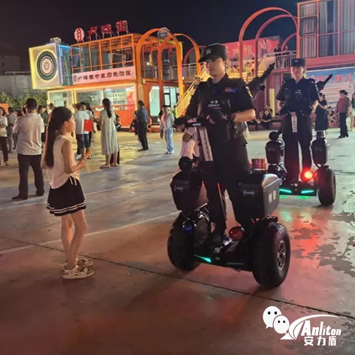 警用平衡车.jpg